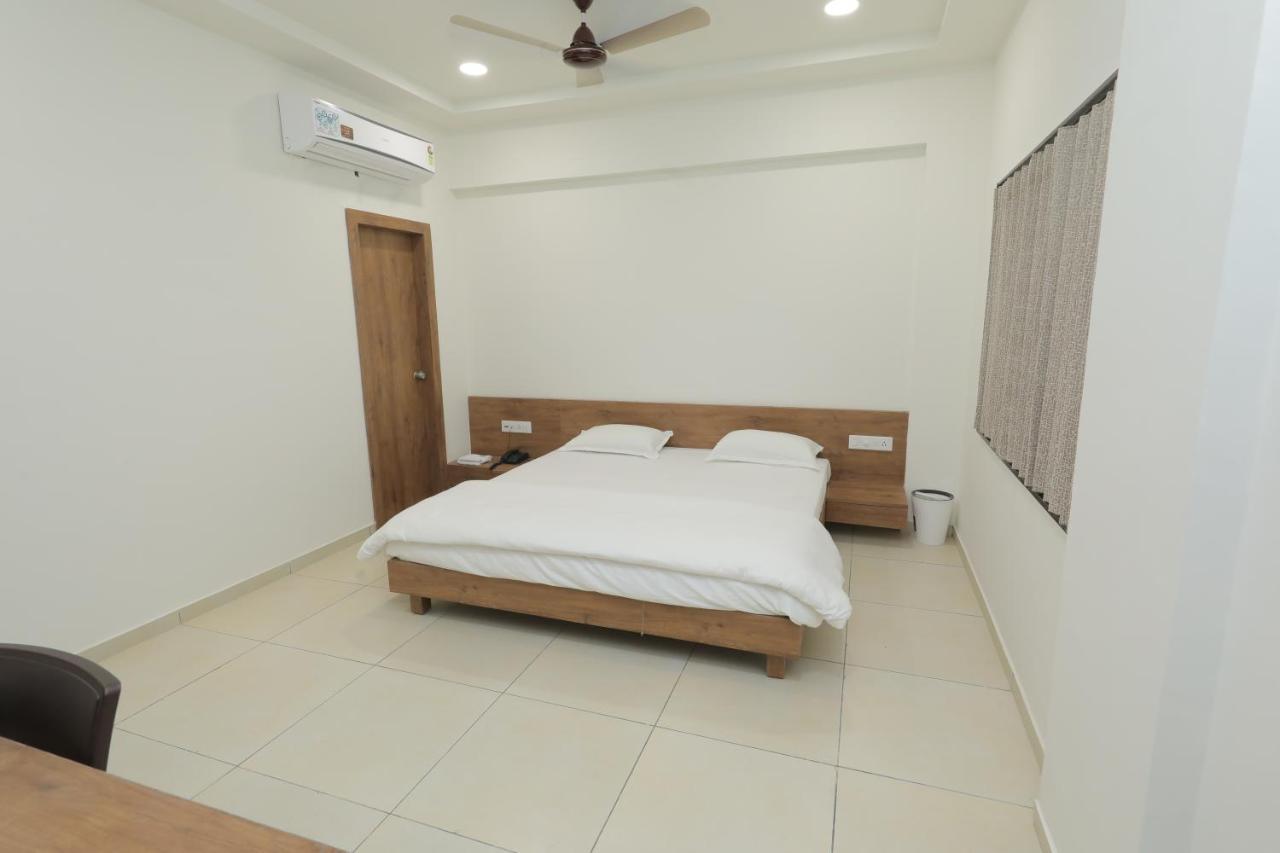 Hotel Revive Veraval Ngoại thất bức ảnh