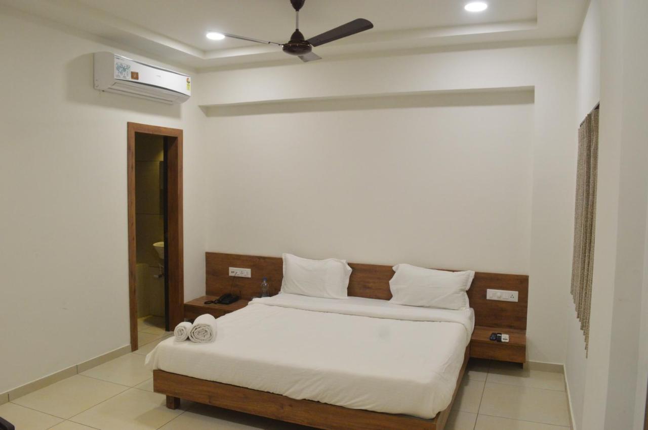 Hotel Revive Veraval Ngoại thất bức ảnh